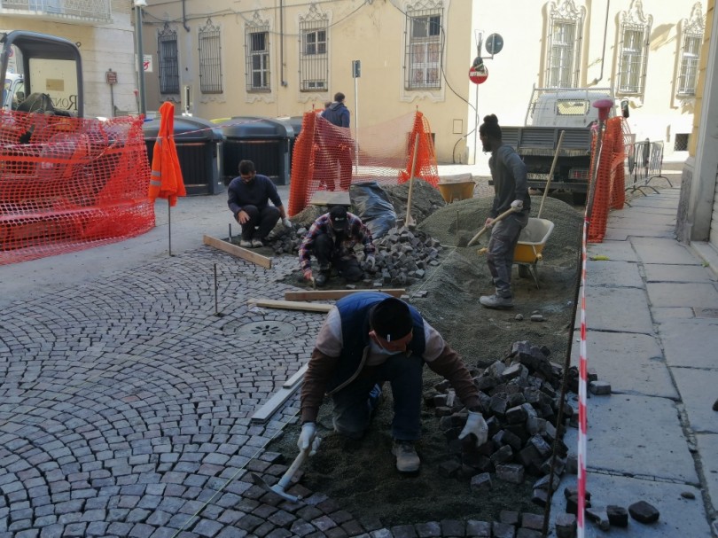 Lavori in via Mameli, via Saffi e via Palestro a Casale: si sistema il porfido